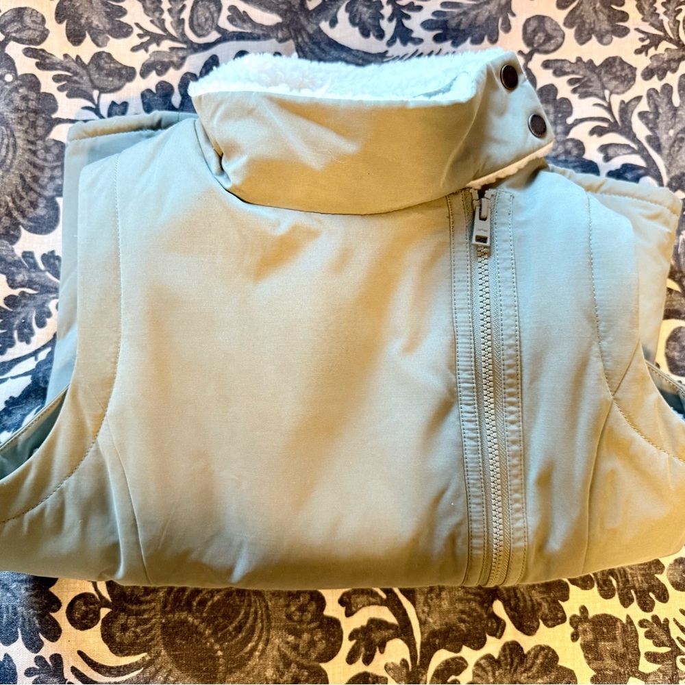 UpWest Stylish Warm Vest - Picture 2 of 5